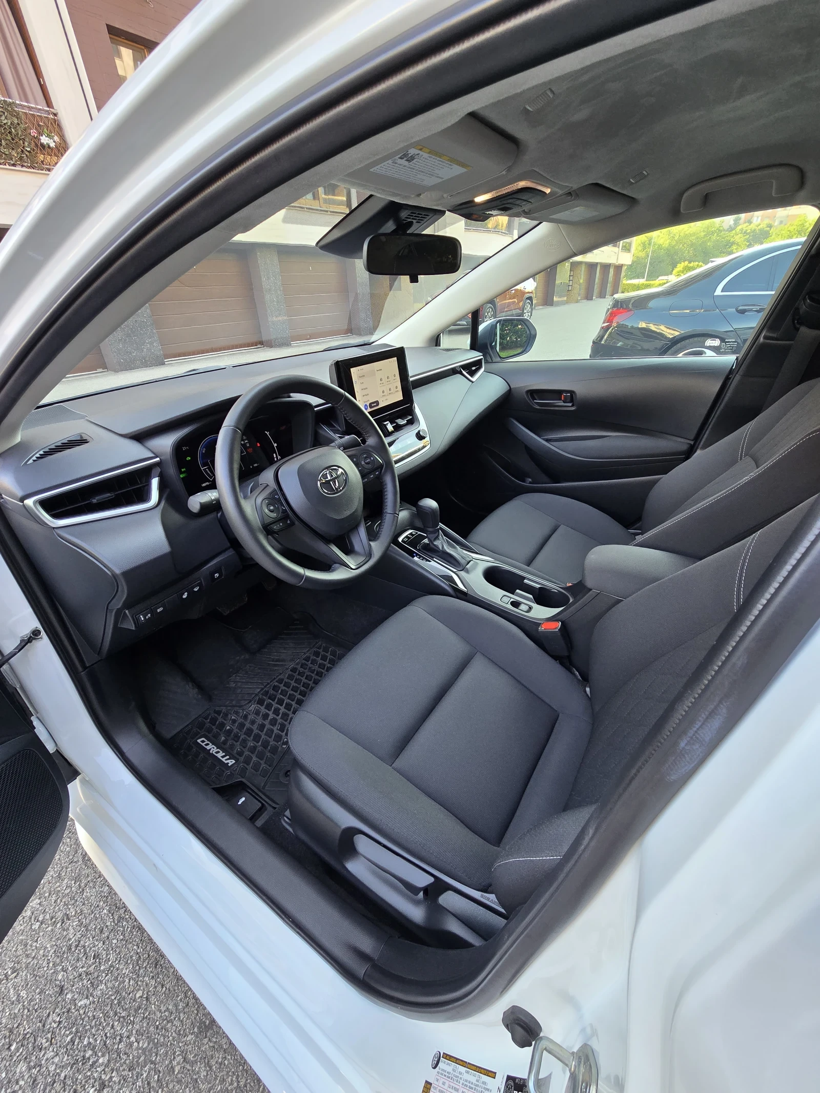 Toyota Corolla 1.8 Hybrid AWD , снимка 7 - Автомобили и джипове - 55621375