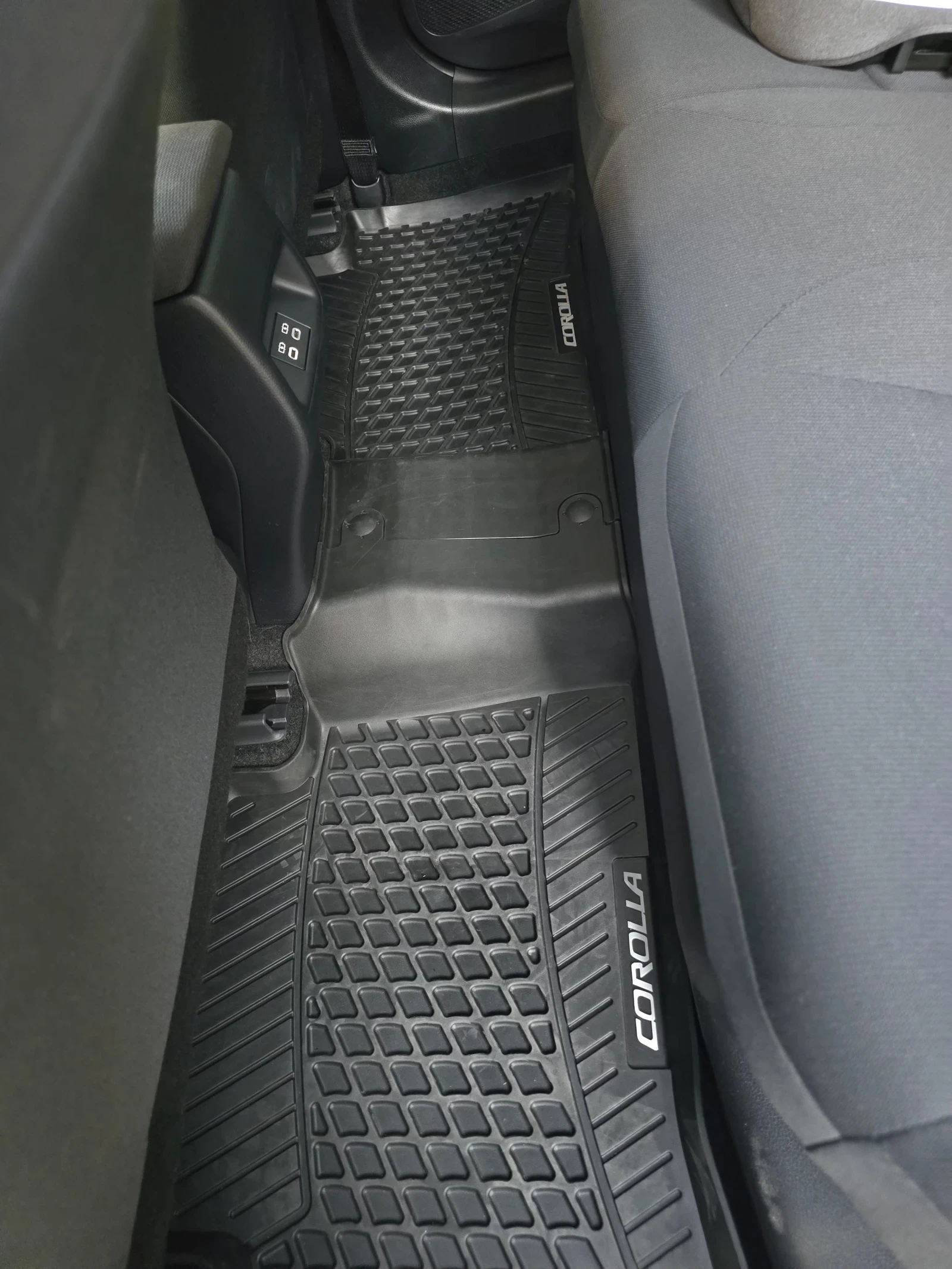 Toyota Corolla 1.8 Hybrid AWD , снимка 17 - Автомобили и джипове - 55621375