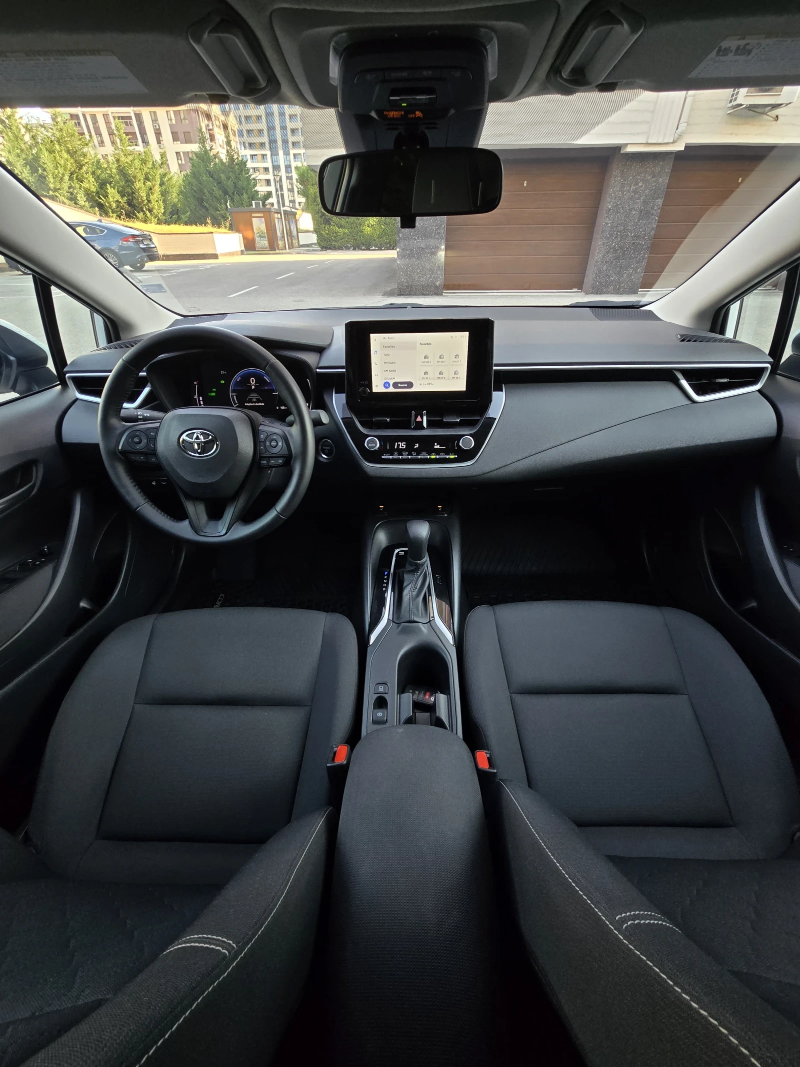 Toyota Corolla 1.8 Hybrid AWD , снимка 10 - Автомобили и джипове - 55621375