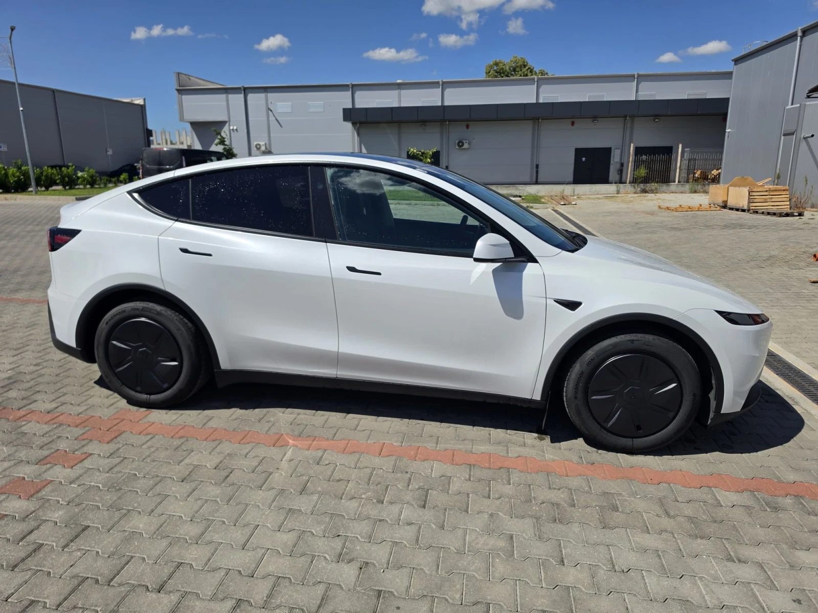 Tesla Model Y SR Juniper , снимка 4 - Автомобили и джипове - 55671829