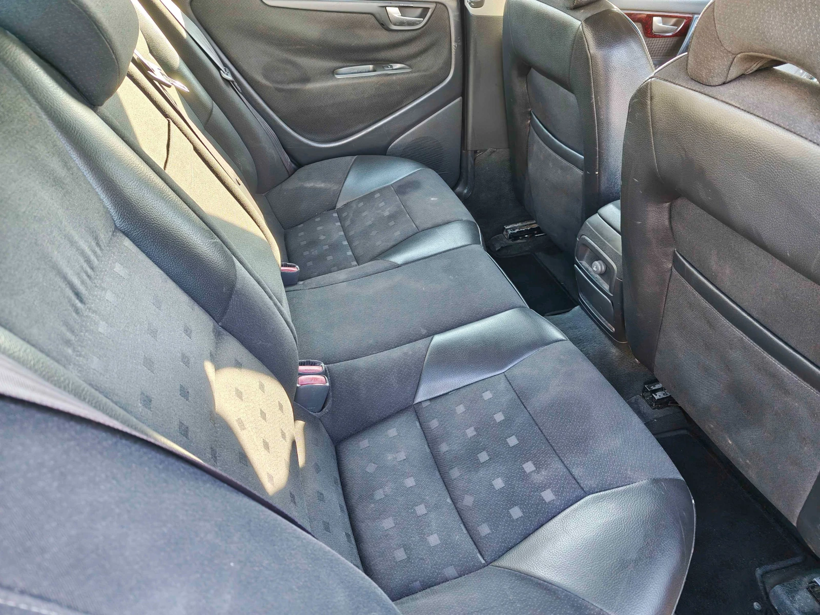 Volvo S60, снимка 8 - Автомобили и джипове - 56359273