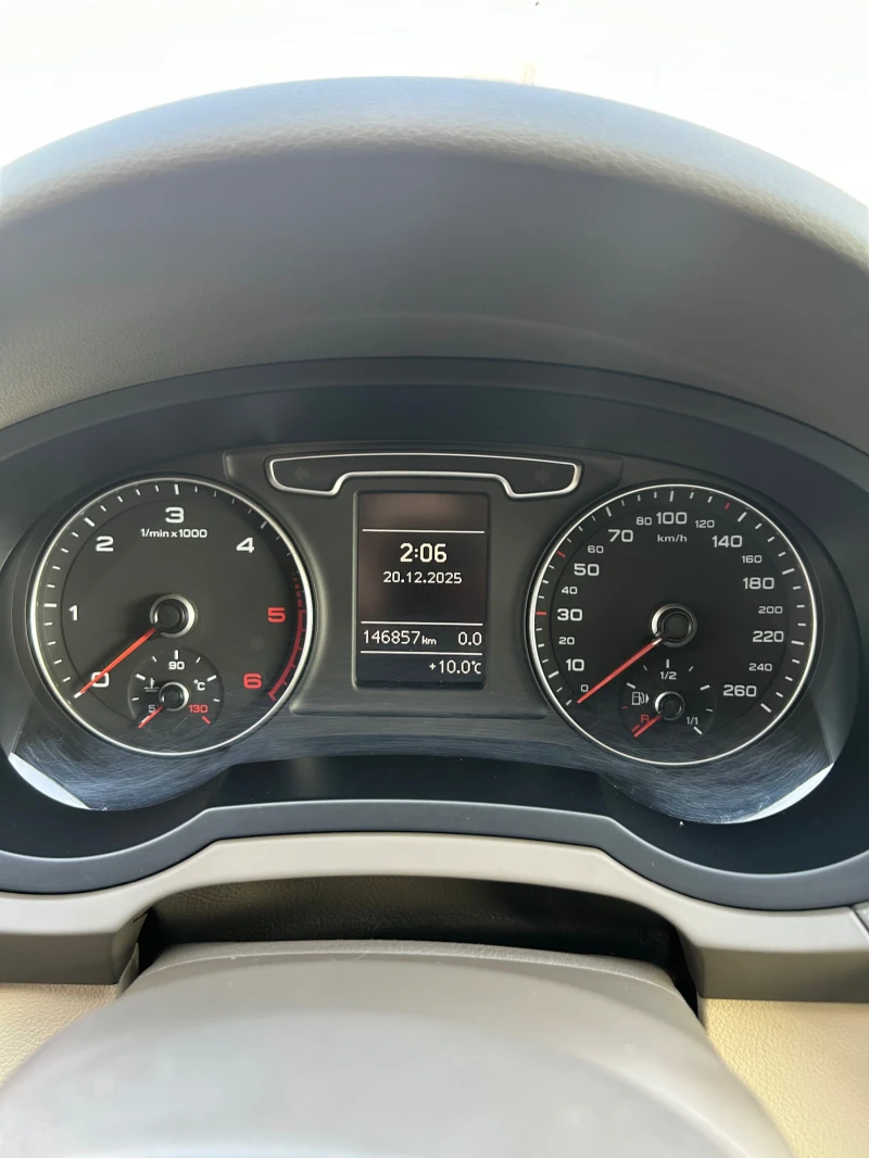 Audi Q3 2.0 TDI, снимка 15 - Автомобили и джипове - 52953693
