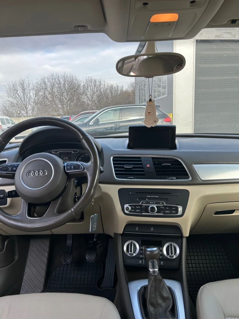 Audi Q3 2.0 TDI, снимка 11 - Автомобили и джипове - 52953693
