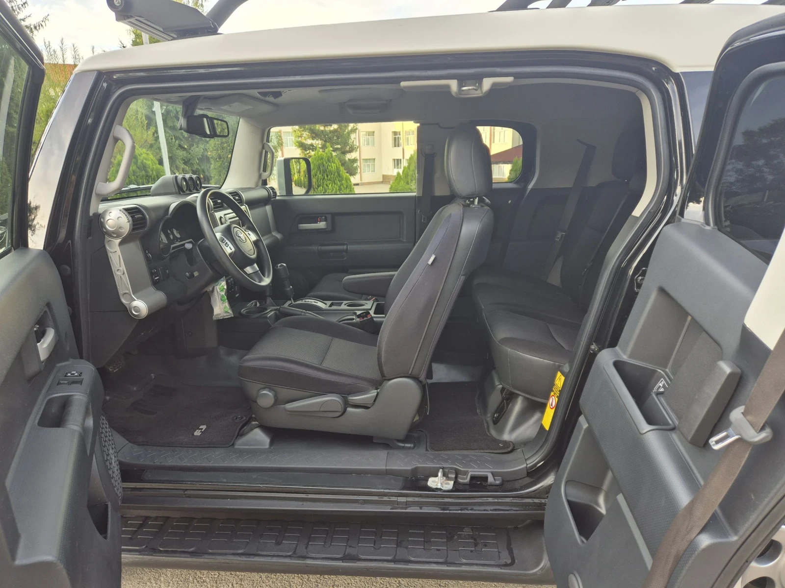 Toyota Fj cruiser 4.0 260к.с 2013 само на 49000км Нова!!! - изображение 10