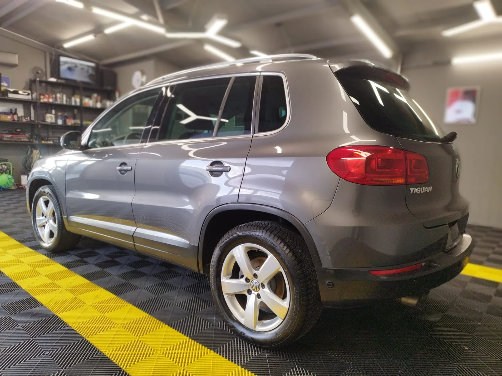 VW Tiguan 2.0TDI - изображение 4