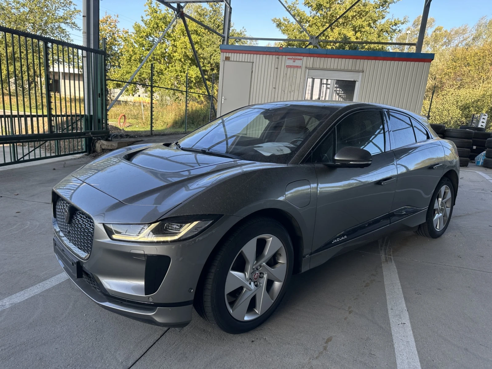 Jaguar I-Pace 90 kWh SE - AWD, снимка 2 - Автомобили и джипове - 53898455