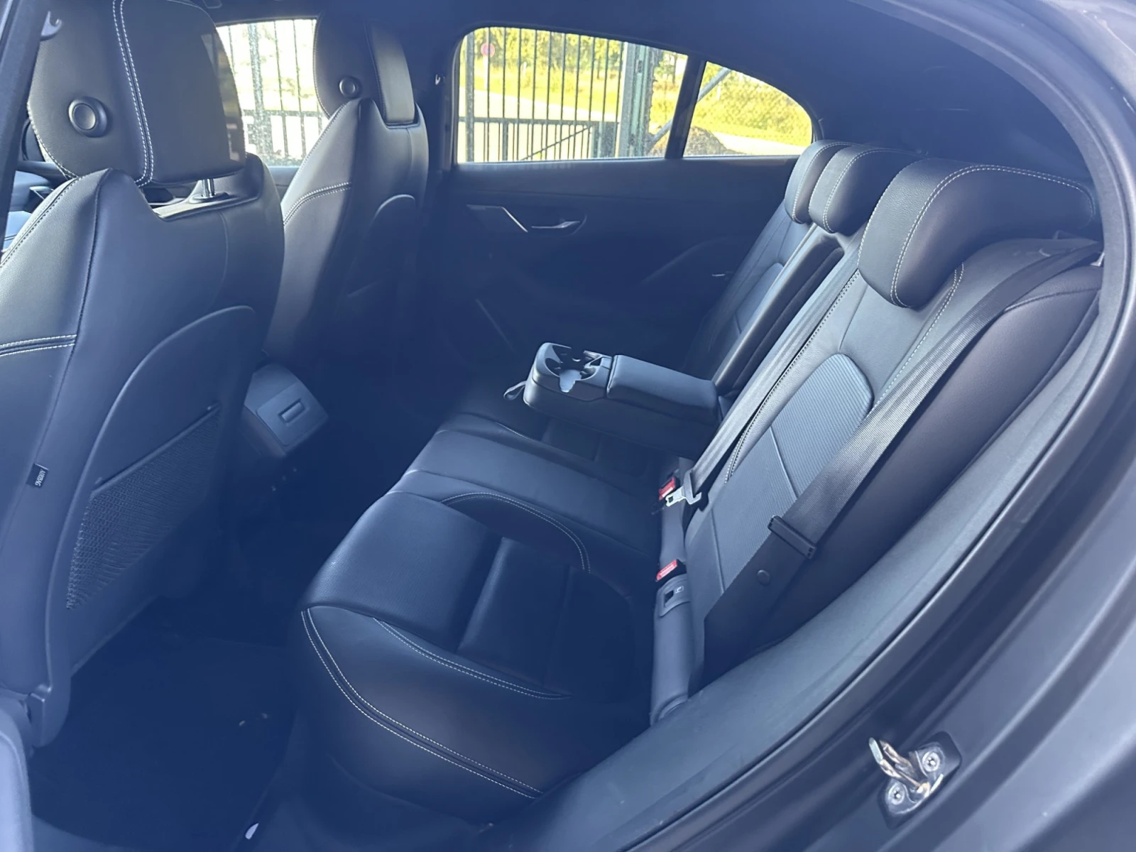 Jaguar I-Pace 90 kWh SE - AWD, снимка 10 - Автомобили и джипове - 53898455