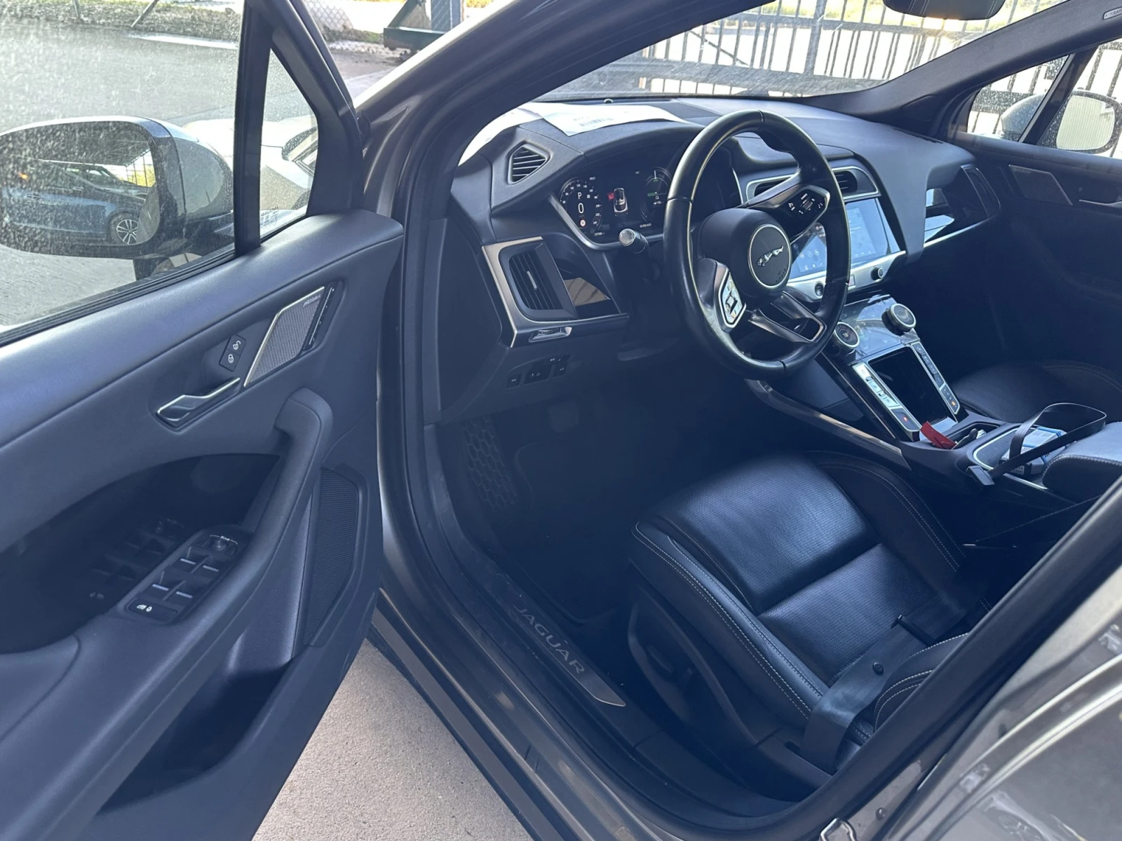 Jaguar I-Pace 90 kWh SE - AWD, снимка 11 - Автомобили и джипове - 53898455