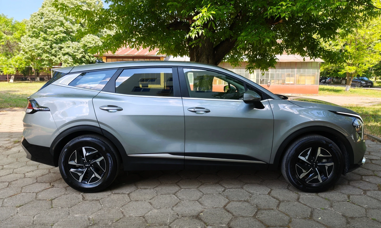 Kia Sportage 2.0 CRDI 4x4, снимка 3 - Автомобили и джипове - 54736407