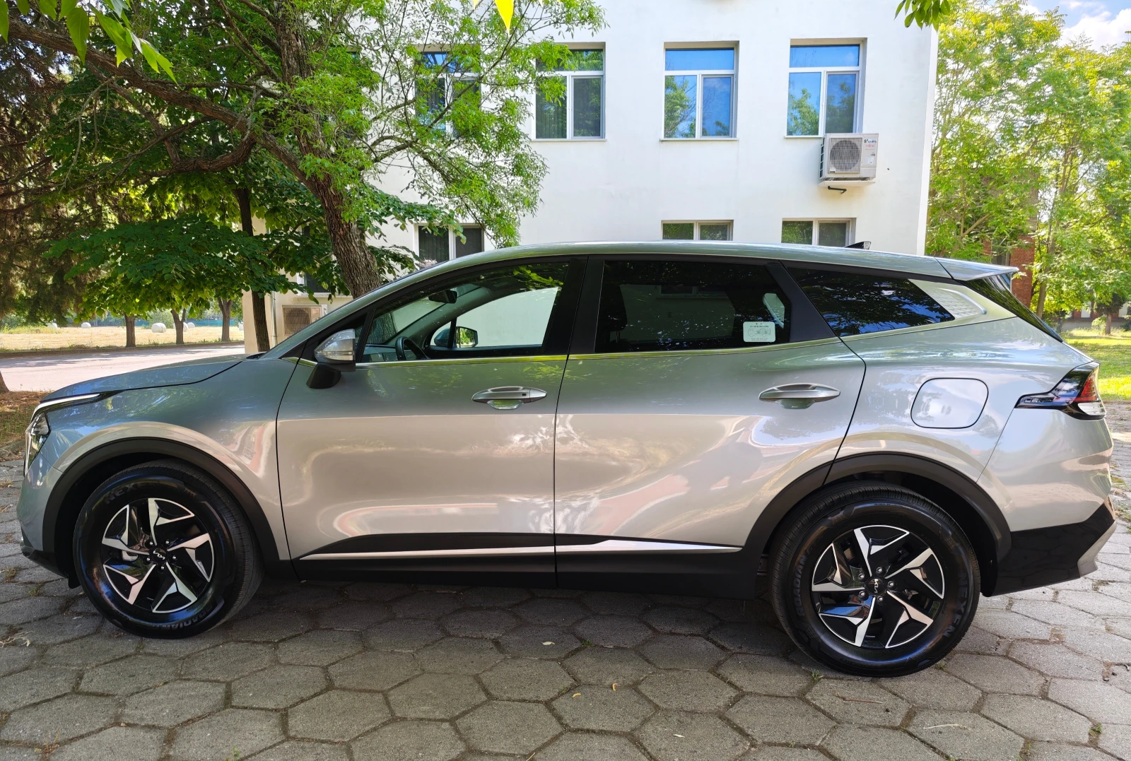 Kia Sportage 2.0 CRDI 4x4, снимка 8 - Автомобили и джипове - 54736407