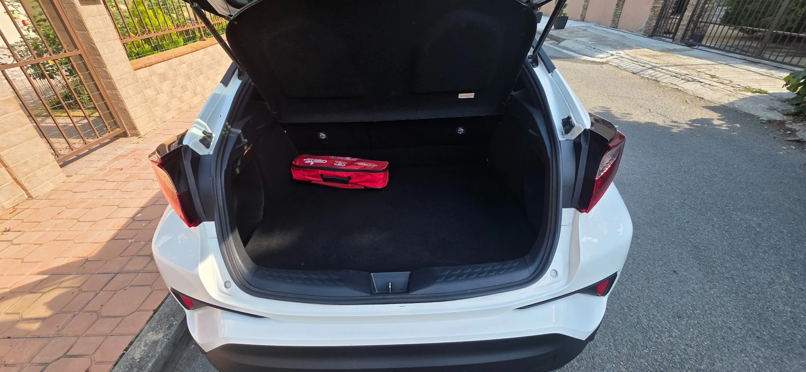 Toyota C-HR, снимка 7 - Автомобили и джипове - 54802093
