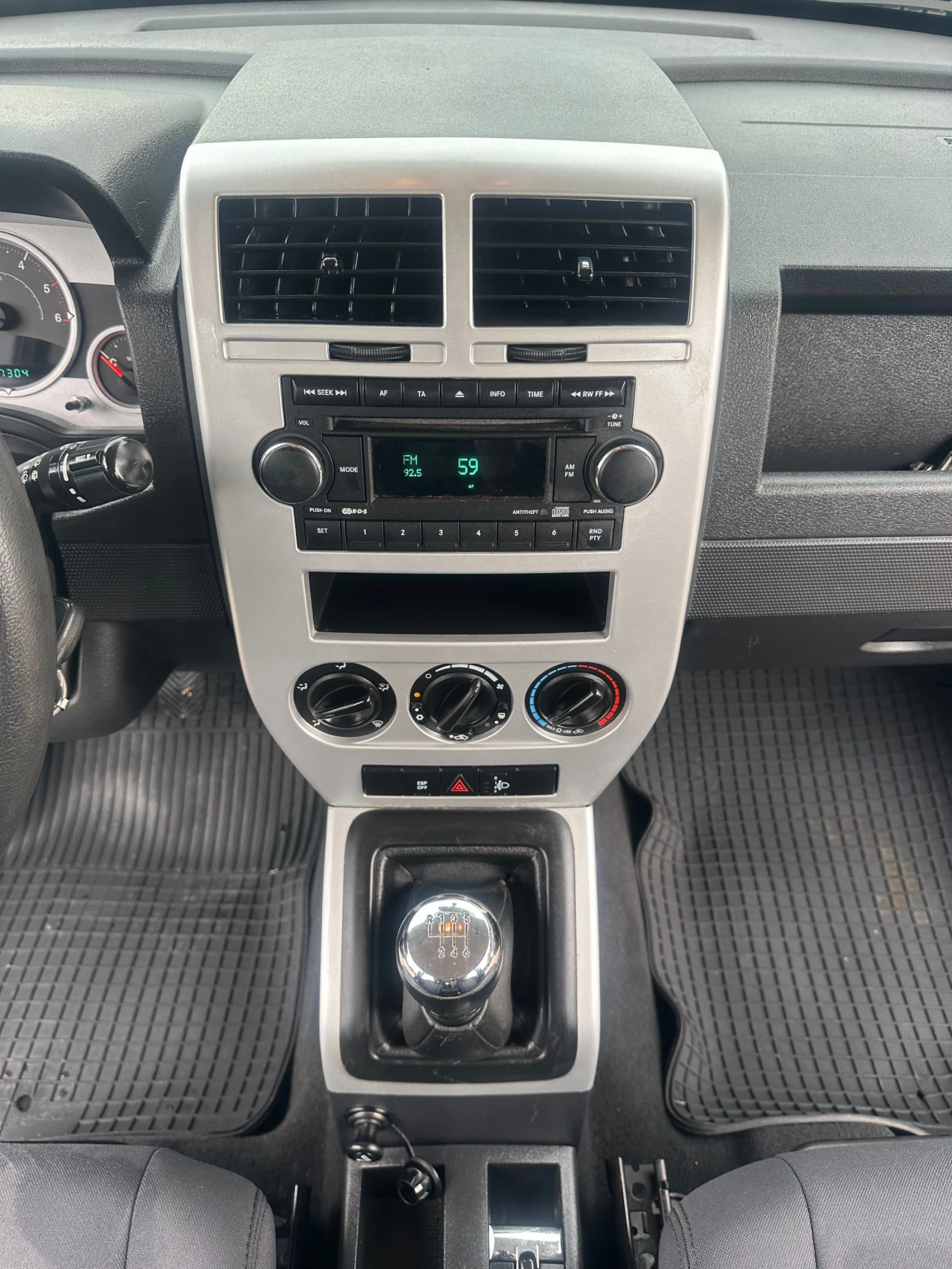 Jeep Patriot 2.0CRDI 140kc 4x4, снимка 12 - Автомобили и джипове - 55013305