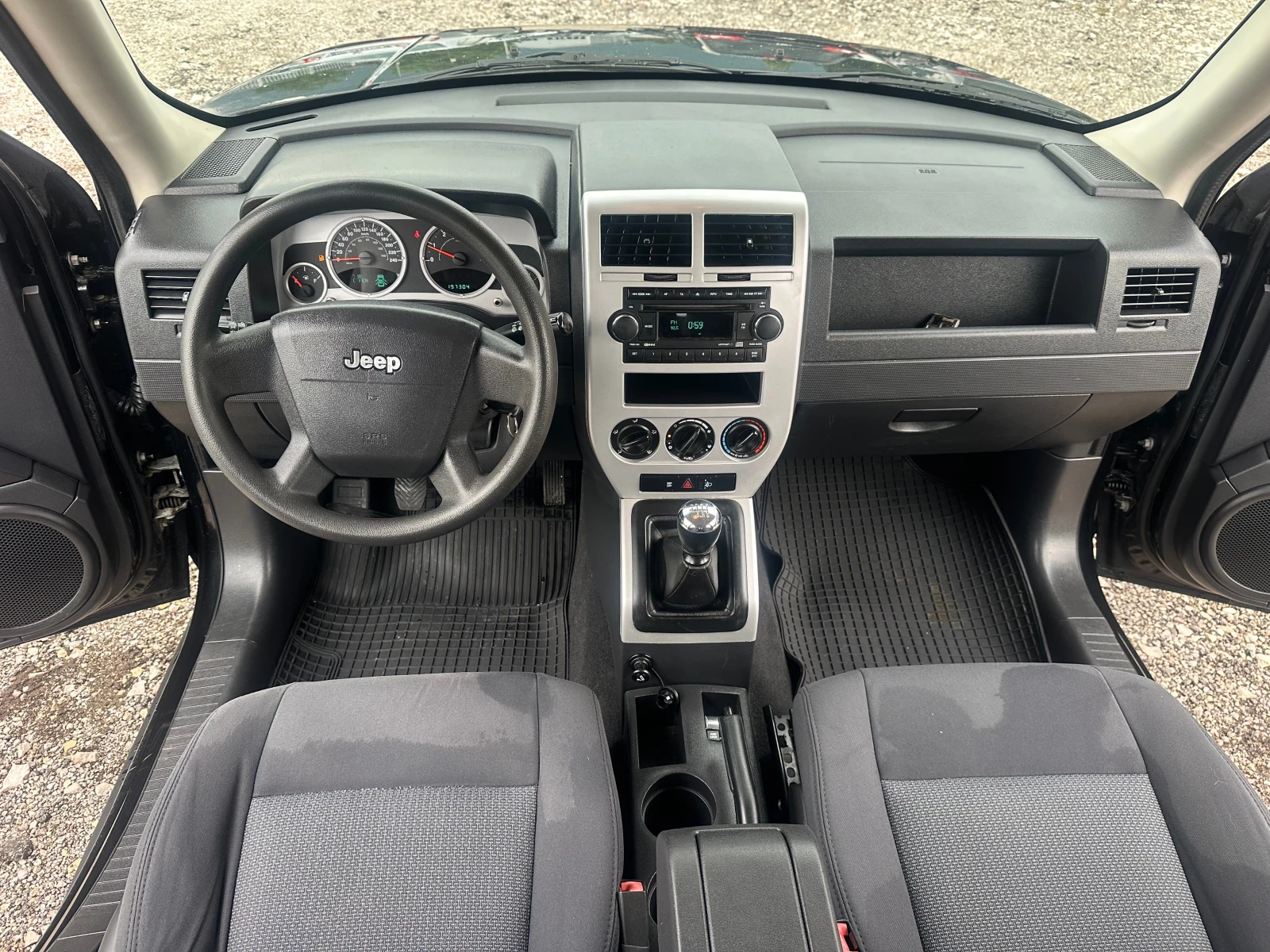 Jeep Patriot 2.0CRDI 140kc 4x4, снимка 10 - Автомобили и джипове - 55013305