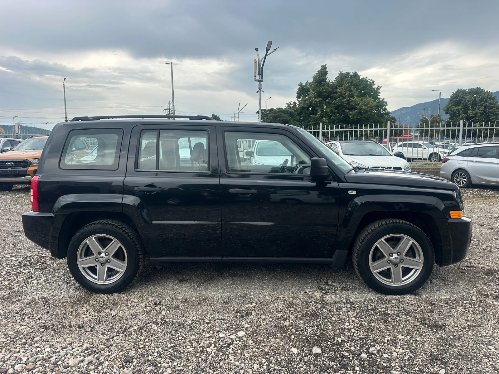 Jeep Patriot 2.0CRDI 140kc 4x4, снимка 2 - Автомобили и джипове - 55013305