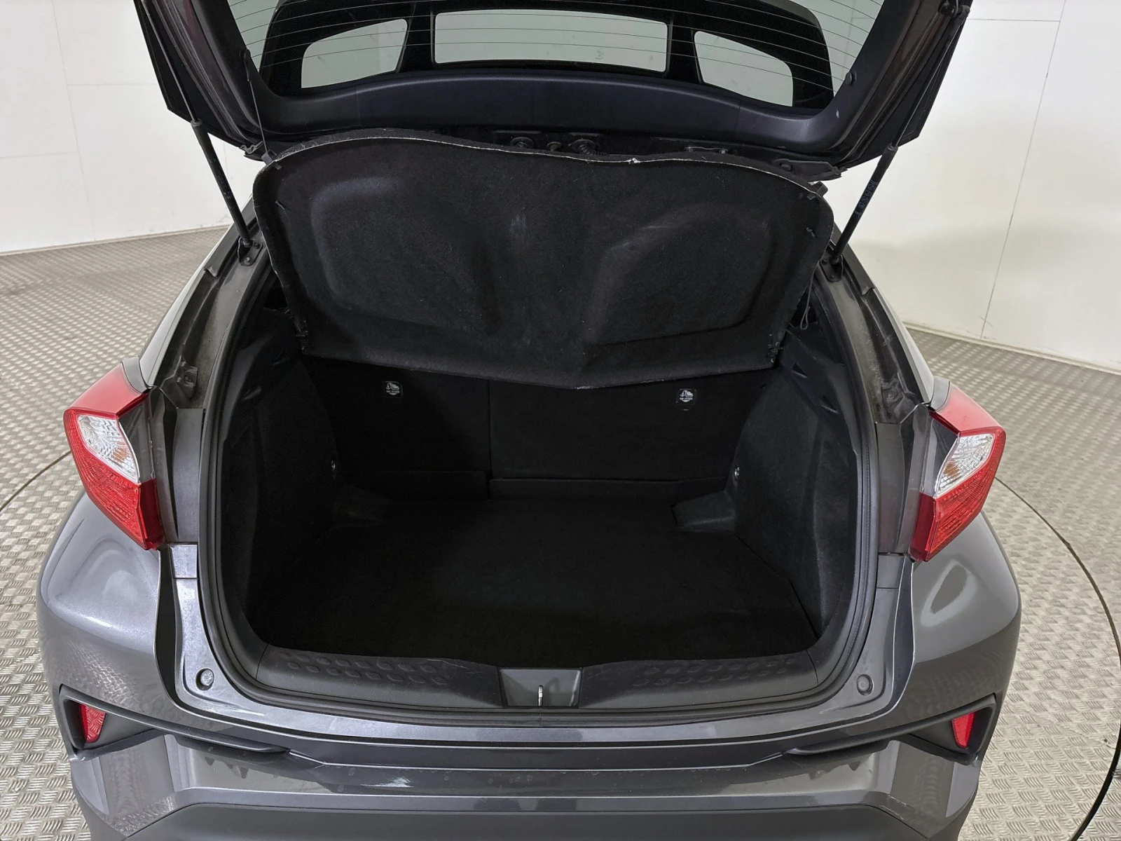 Toyota C-HR 1.8 Dynamic Hybrid Автоматик 98 к.с, снимка 8 - Автомобили и джипове - 55298856