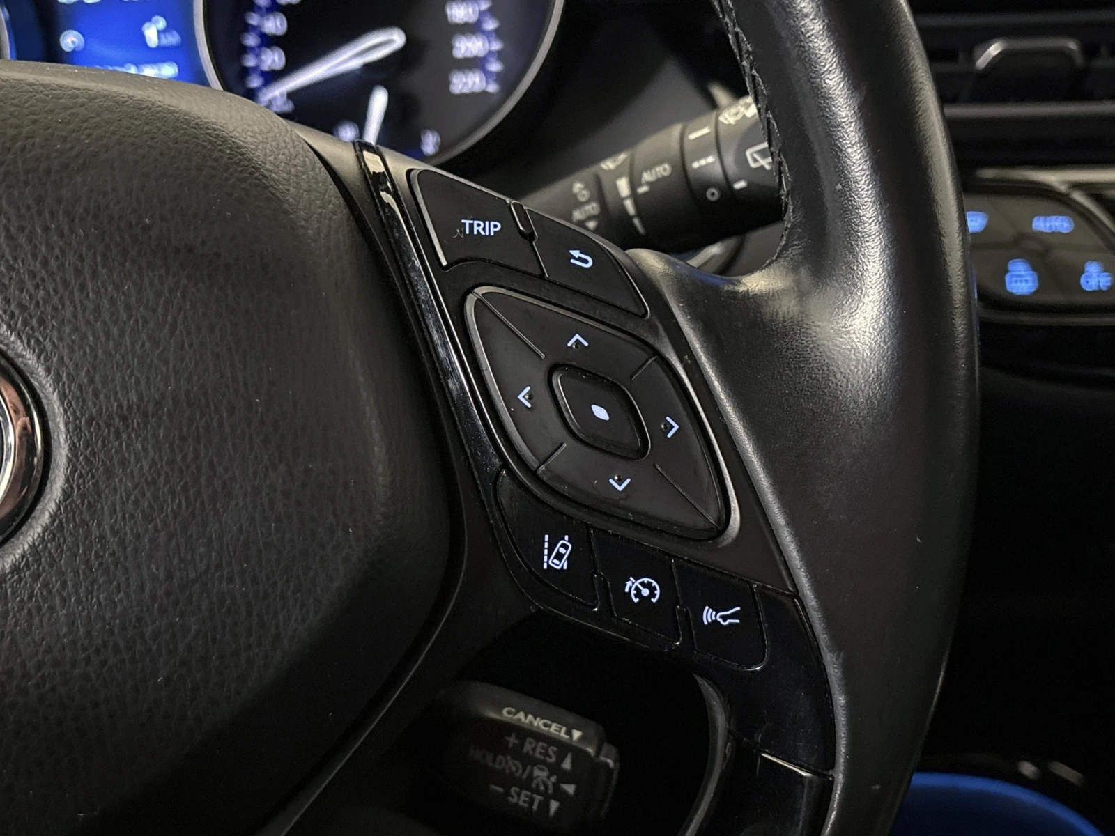 Toyota C-HR 1.8 Dynamic Hybrid Автоматик 98 к.с, снимка 13 - Автомобили и джипове - 55298856