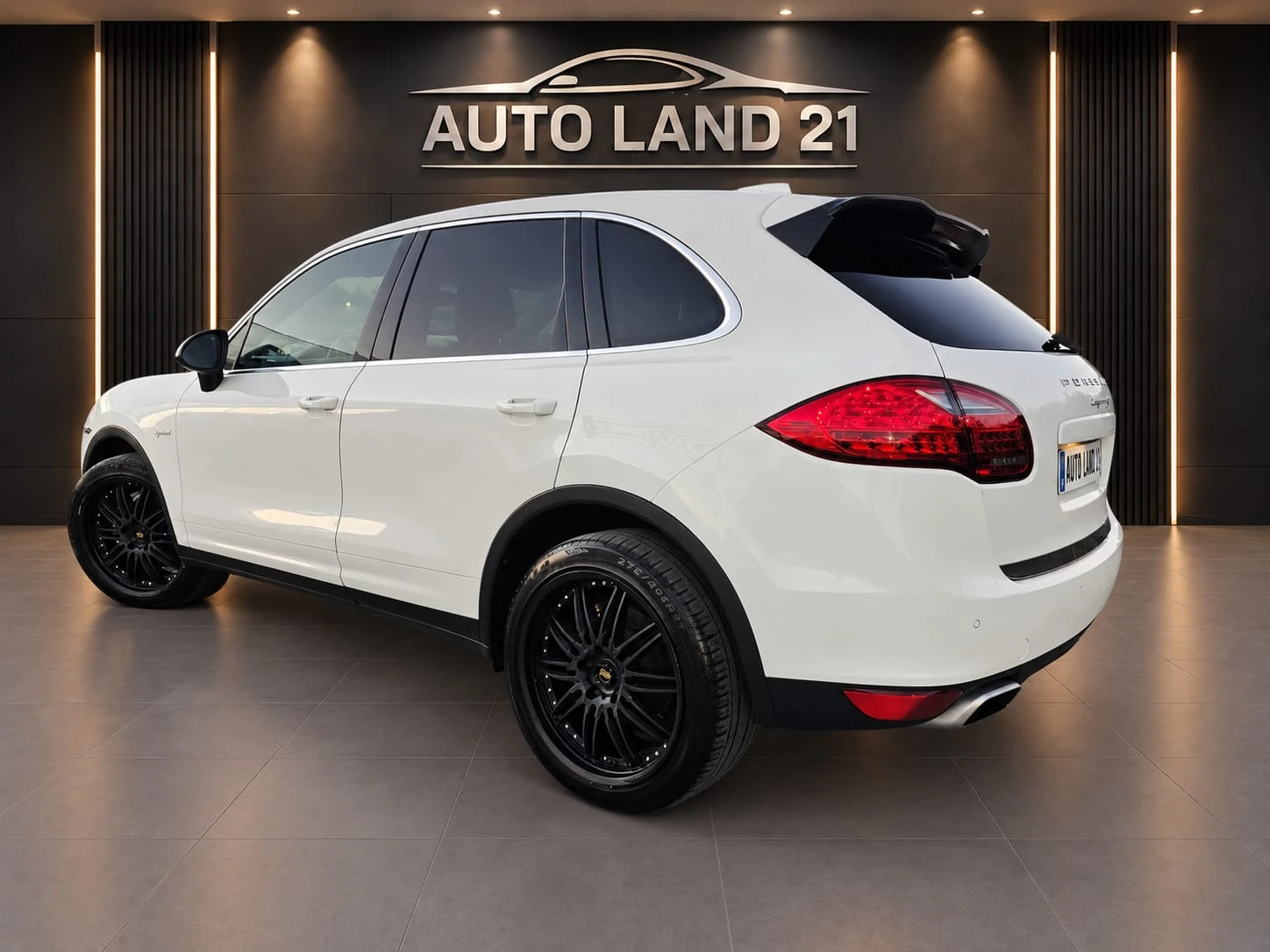 Porsche Cayenne 3.0i* 333кс* HYBRID* 4X4, снимка 7 - Автомобили и джипове - 56019713