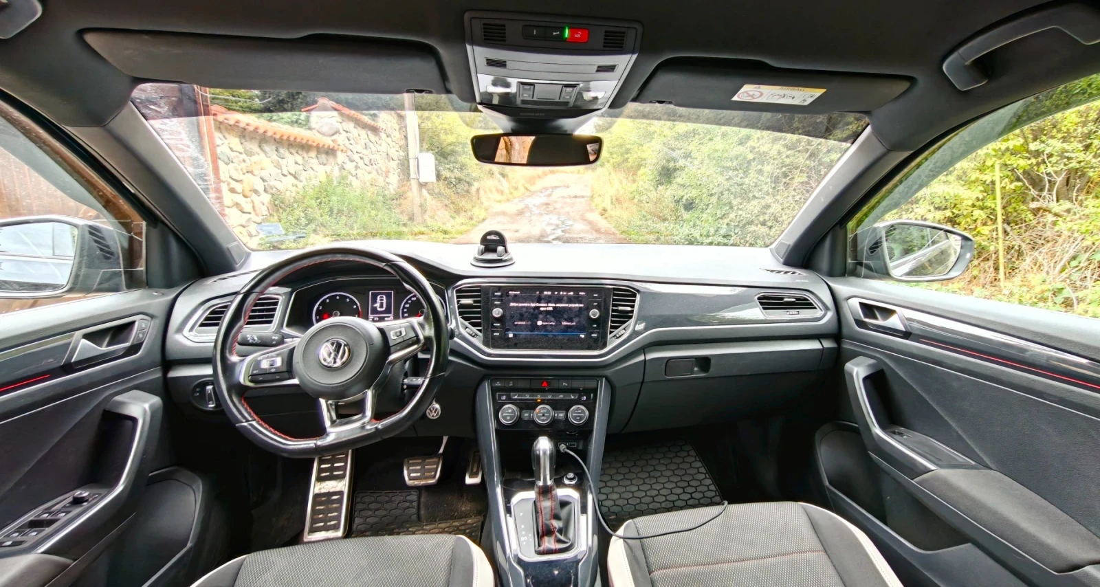 VW T-Roc   1, 5 TSI     R-LINE, снимка 6 - Автомобили и джипове - 56088067