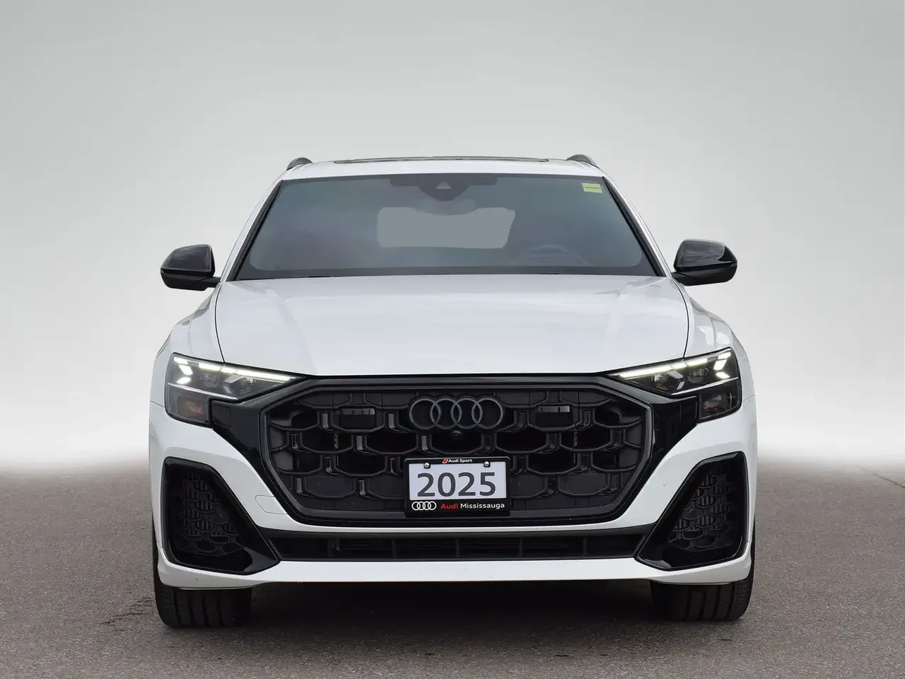 Audi SQ8, снимка 2 - Автомобили и джипове - 56227559