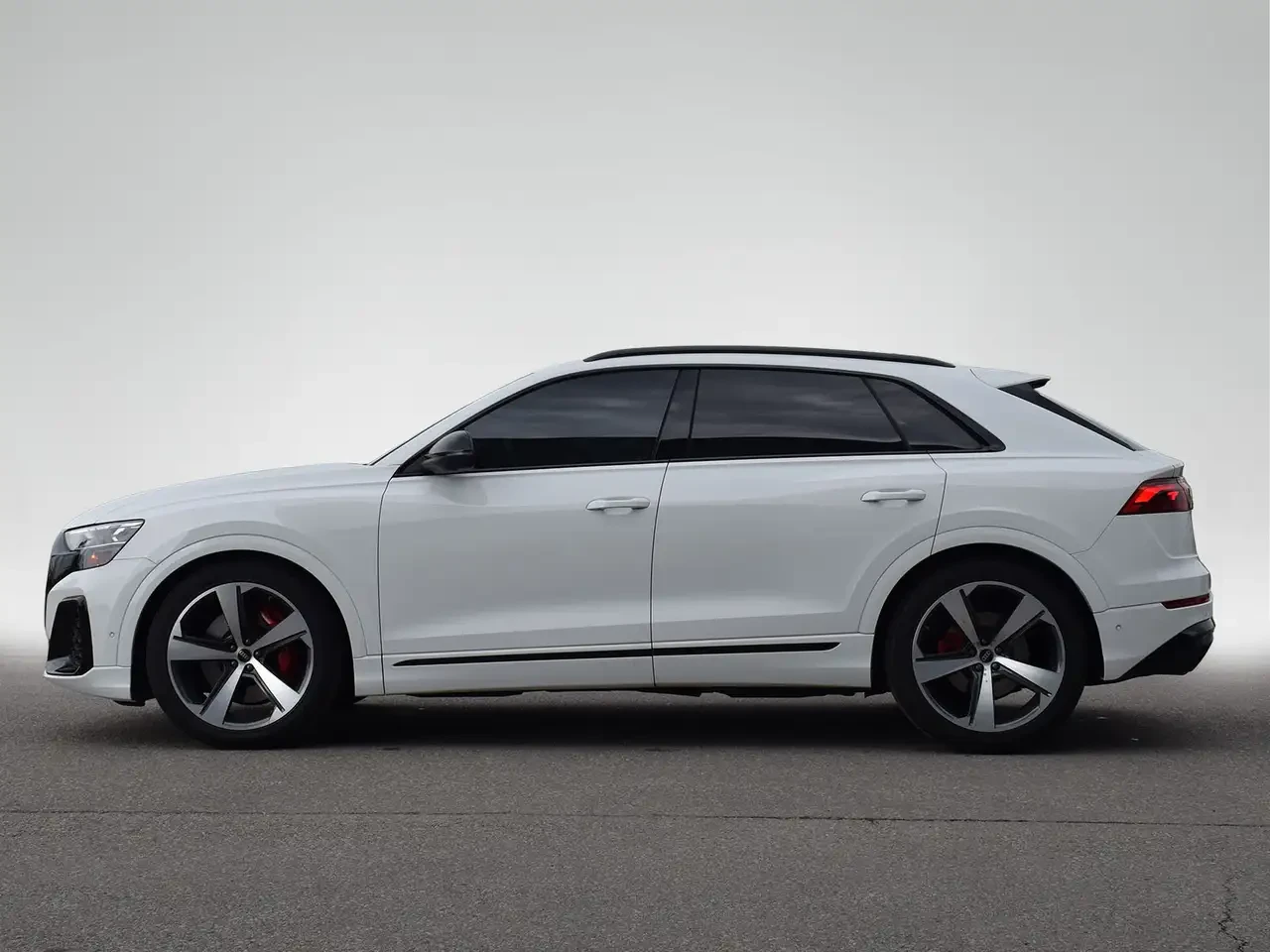 Audi SQ8, снимка 3 - Автомобили и джипове - 56227559
