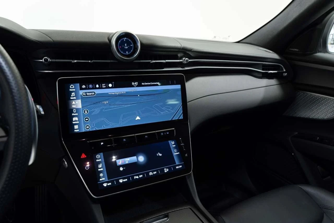 Maserati Grecale, снимка 16 - Автомобили и джипове - 56685378