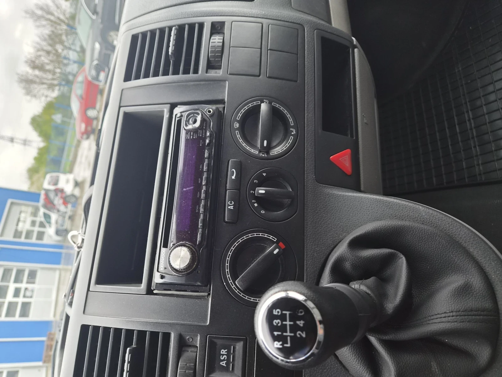 VW T5 1.9tdi 6mesta MAXXI, снимка 10 - Бусове и автобуси - 54279045