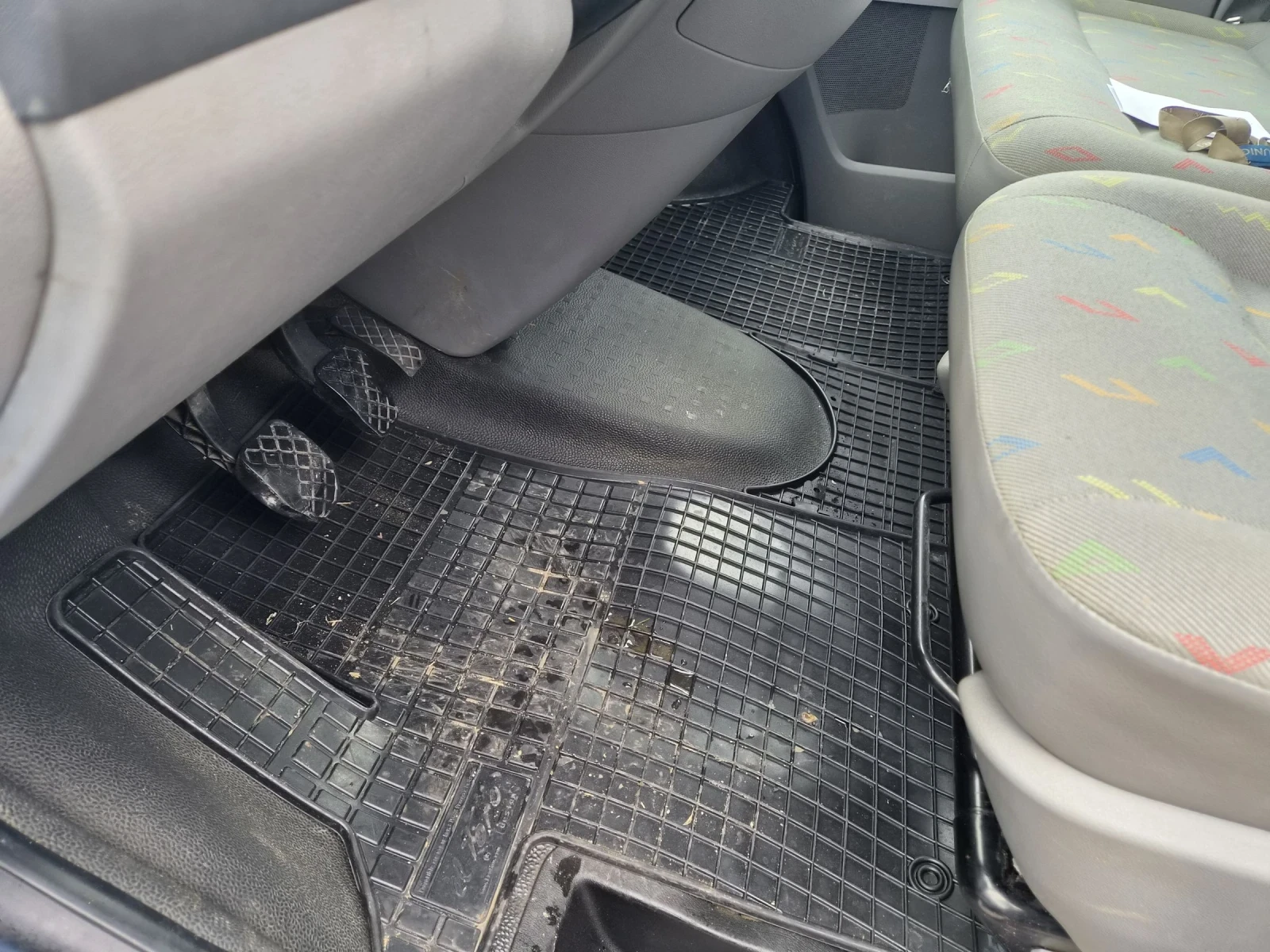 VW T5 1.9tdi 6mesta MAXXI, снимка 13 - Бусове и автобуси - 54279045