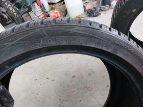 Гуми Зимни 225/40R18, снимка 6 - Гуми и джанти - 44493076