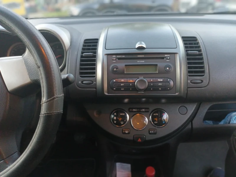 Nissan Note 1.4, снимка 4 - Автомобили и джипове - 47847462