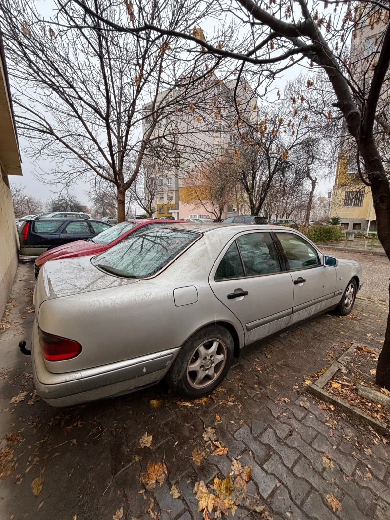 Mercedes-Benz E 220 CDI 125 hp, снимка 3 - Автомобили и джипове - 48177363