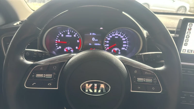 Kia Ceed 1.6, снимка 9 - Автомобили и джипове - 48759607