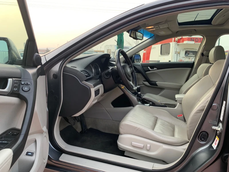 Honda Accord 2.4-EXECUTIVE-РЪЧКА-1Г-ГАРАНЦИЯ!, снимка 9 - Автомобили и джипове - 49303495