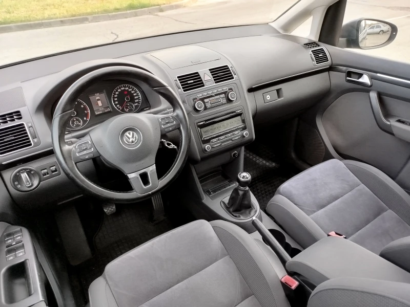 VW Touran 1.4tsi-Xenon-Panorama, снимка 9 - Автомобили и джипове - 50658713