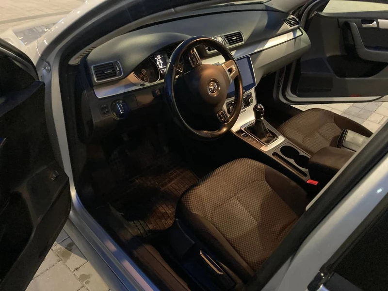 VW Passat B7, снимка 4 - Автомобили и джипове - 52498397
