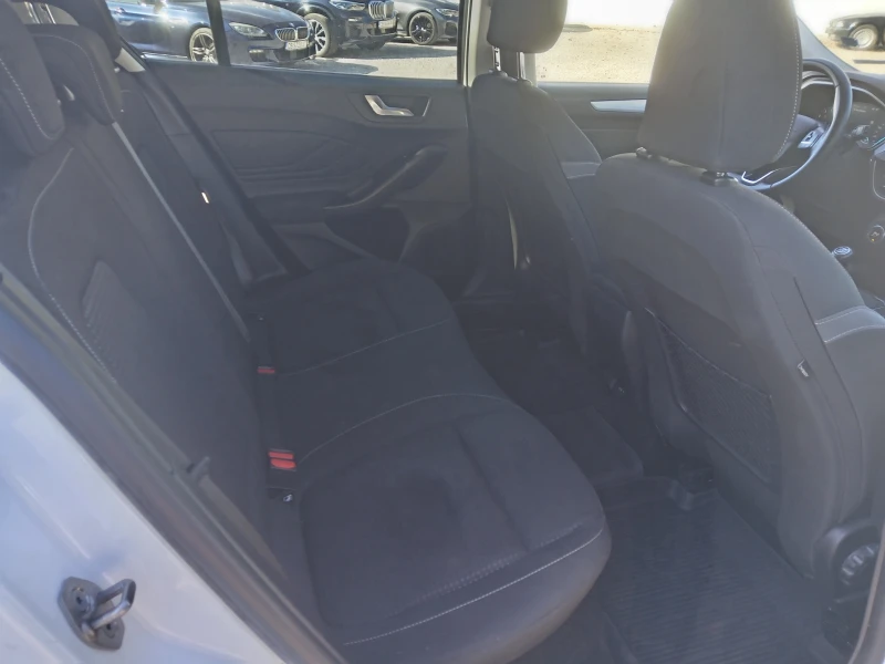 Ford Focus 1.0T Гаранционна, снимка 9 - Автомобили и джипове - 52237592