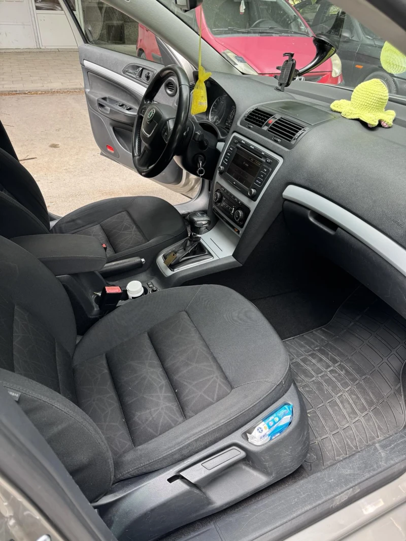 Skoda Octavia 1.6, снимка 10 - Автомобили и джипове - 52815972