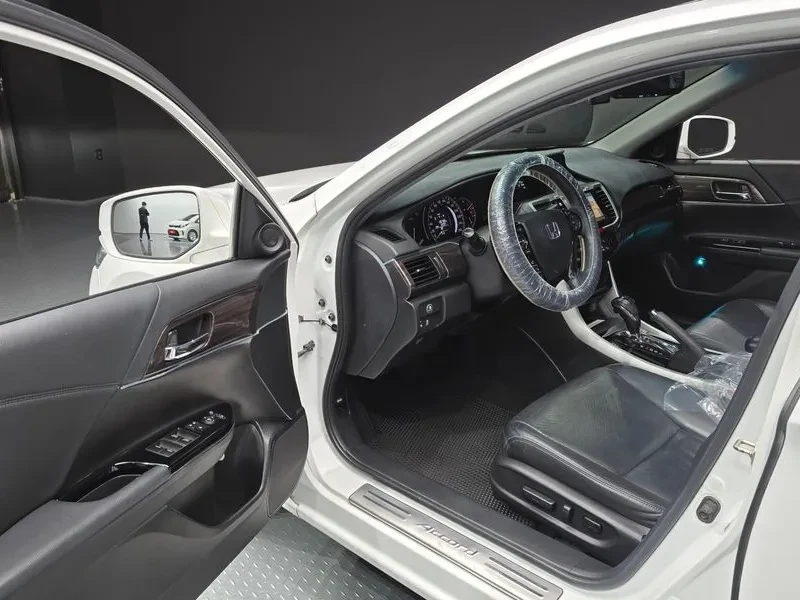Honda Accord 2.4 9Th Generation, снимка 10 - Автомобили и джипове - 55920825
