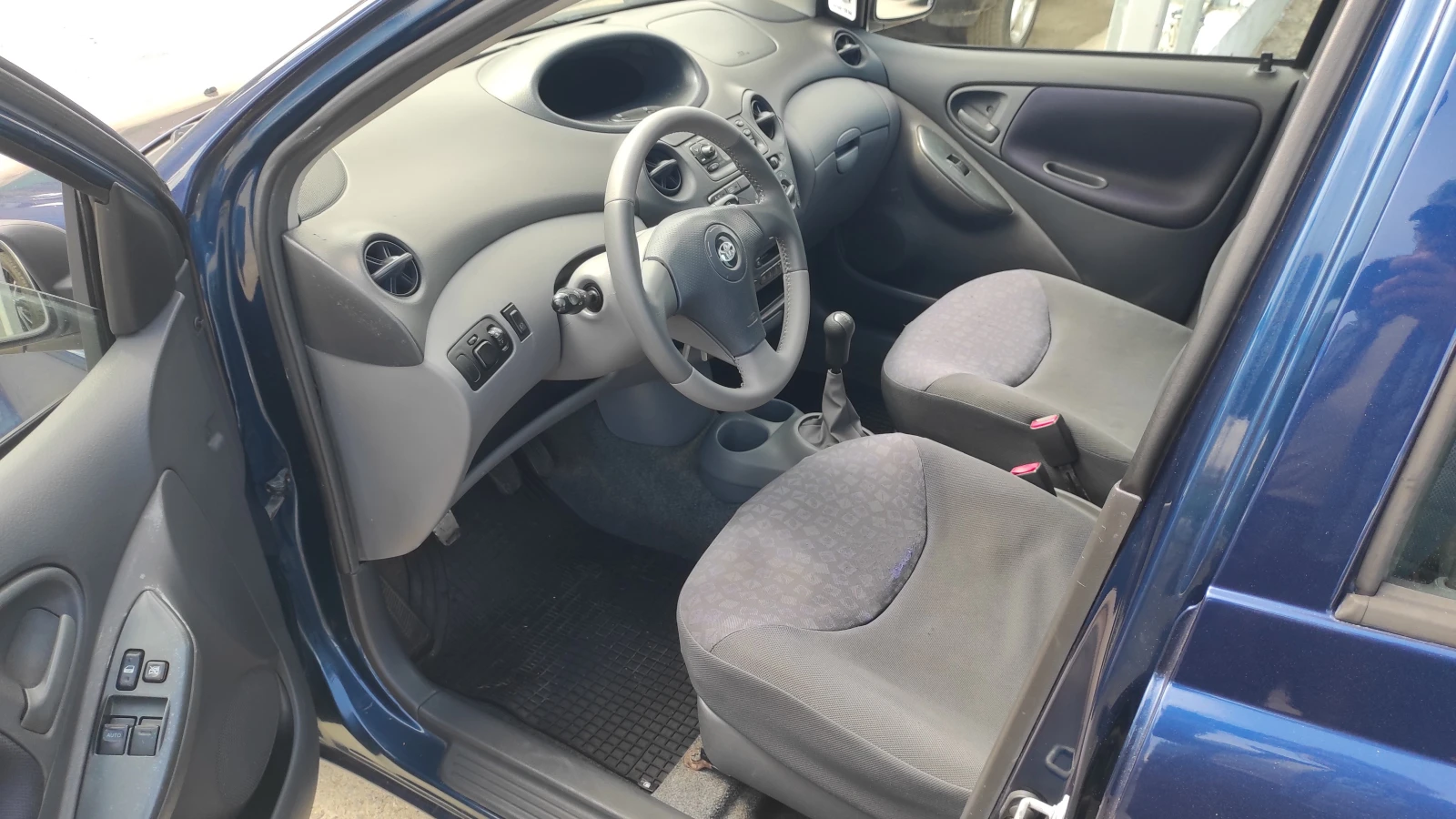 Toyota Yaris 1.3VVTI EURO-4 - изображение 9