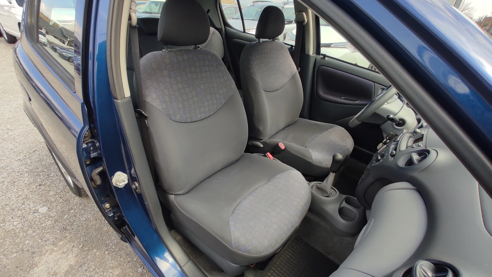 Toyota Yaris 1.3VVTI EURO-4 - изображение 6