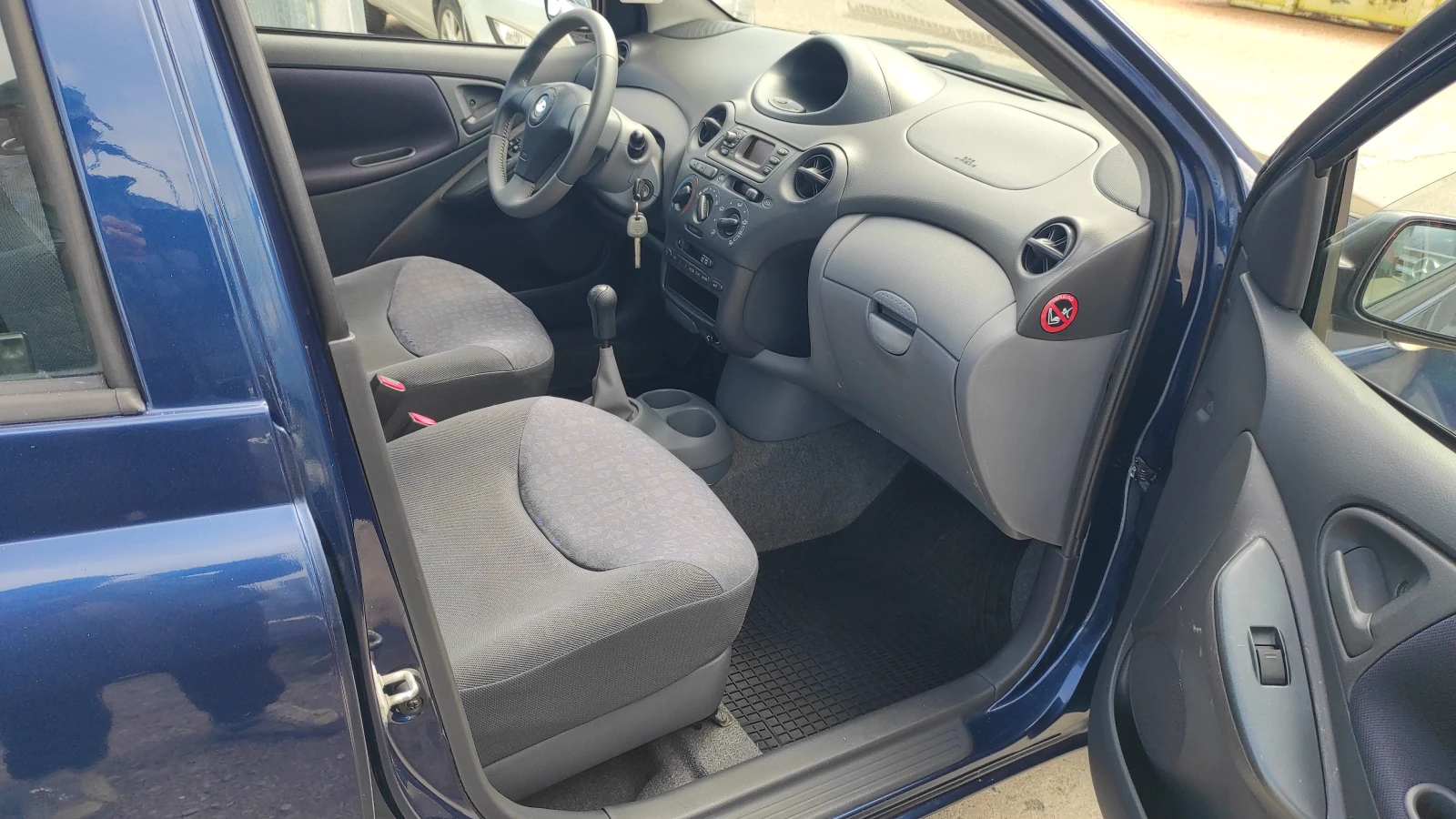 Toyota Yaris 1.3VVTI EURO-4 - изображение 5