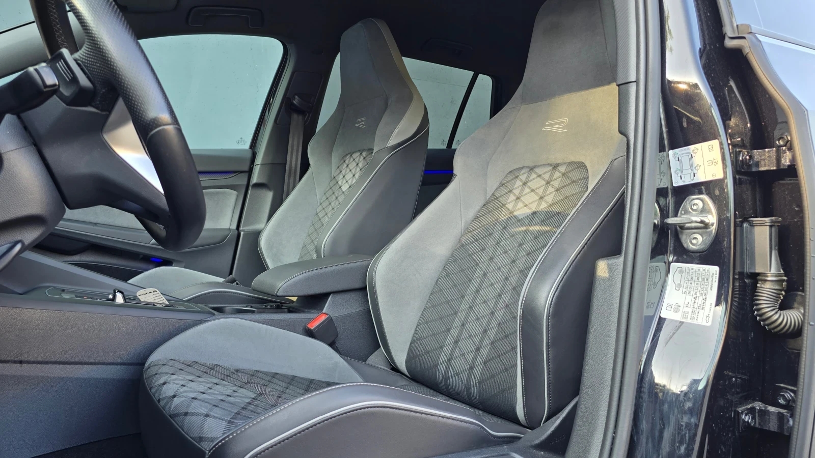 VW Golf 8 R line/Ambient/Matrix/DSG/Distronic | Mobile.bg   12