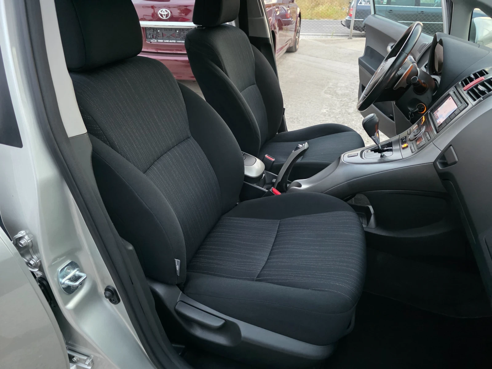 Toyota Auris 1.6 VVTI Автоматик Навигация - изображение 8