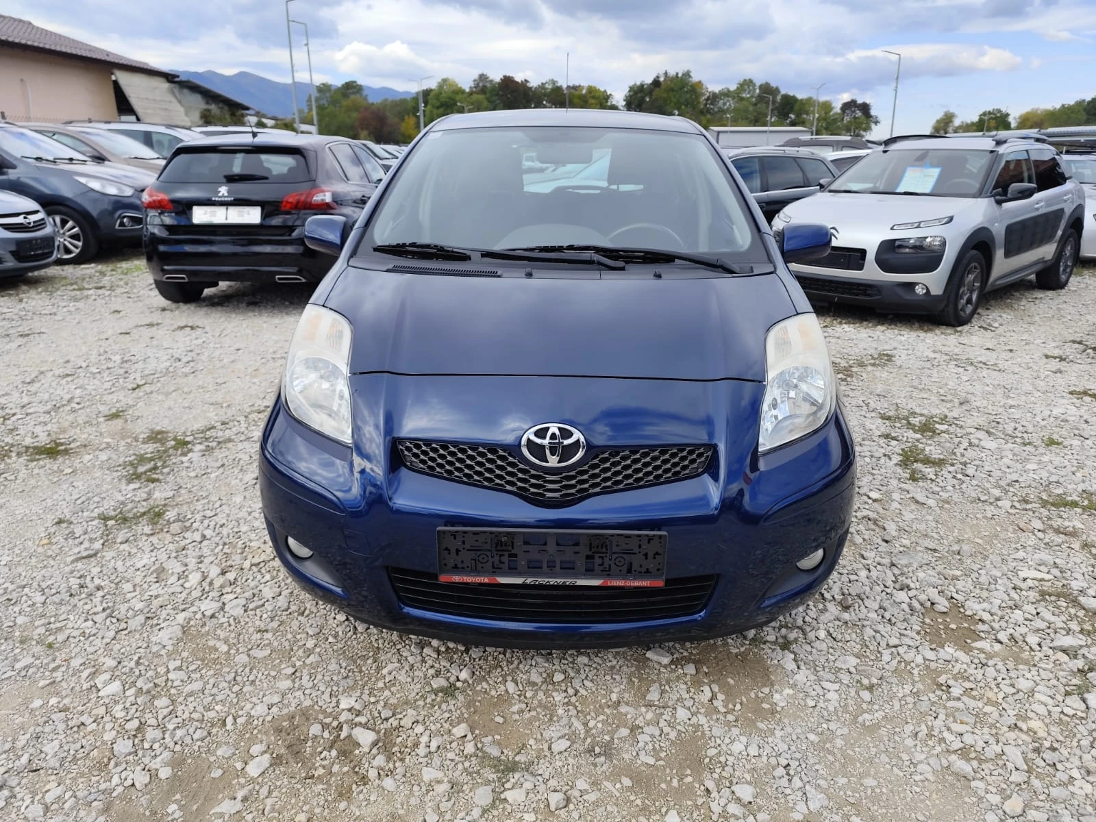 Toyota Yaris 1.3 бензин Автомат - изображение 2