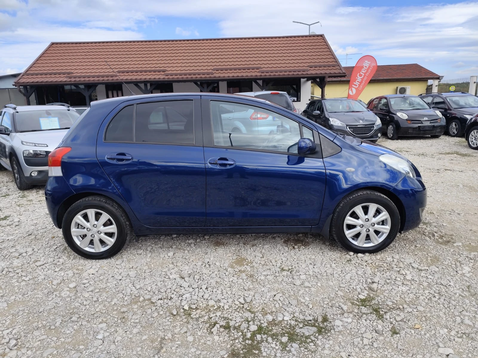 Toyota Yaris 1.3 бензин Автомат - изображение 4