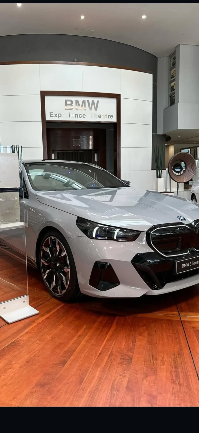 BMW 540 XDrive, B&W, Panorama, Гаранция 2028. - изображение 2