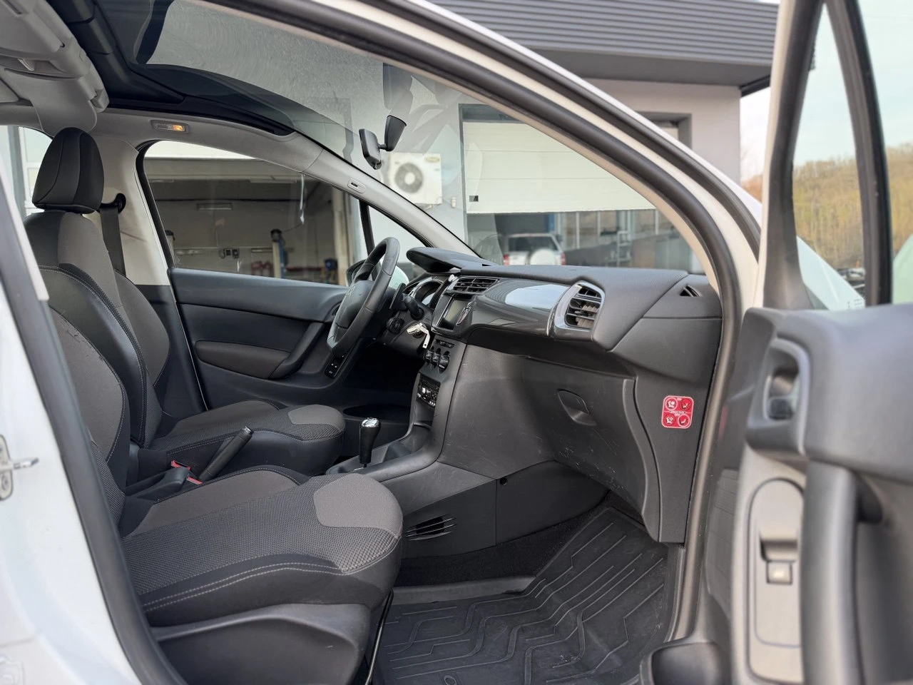 Citroen C3 1.2i AUTOMATIC NAVI, снимка 14 - Автомобили и джипове - 53713283