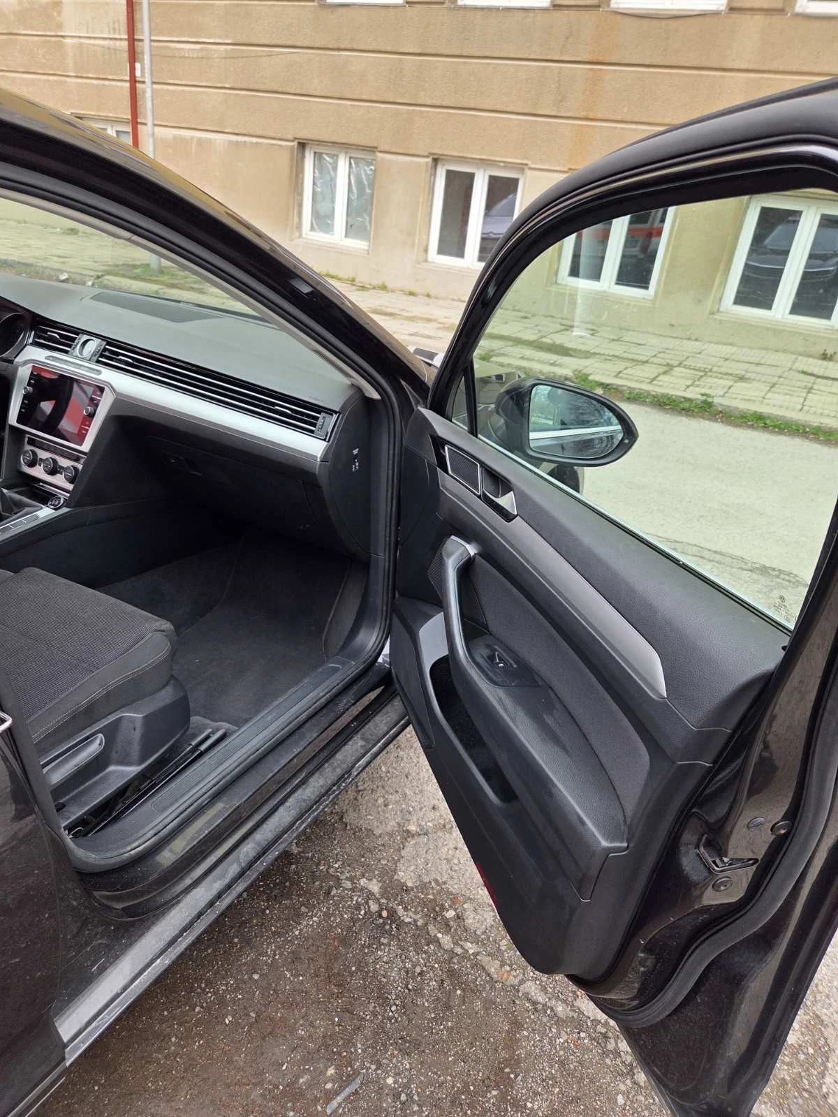 VW Passat, снимка 6 - Автомобили и джипове - 54017312