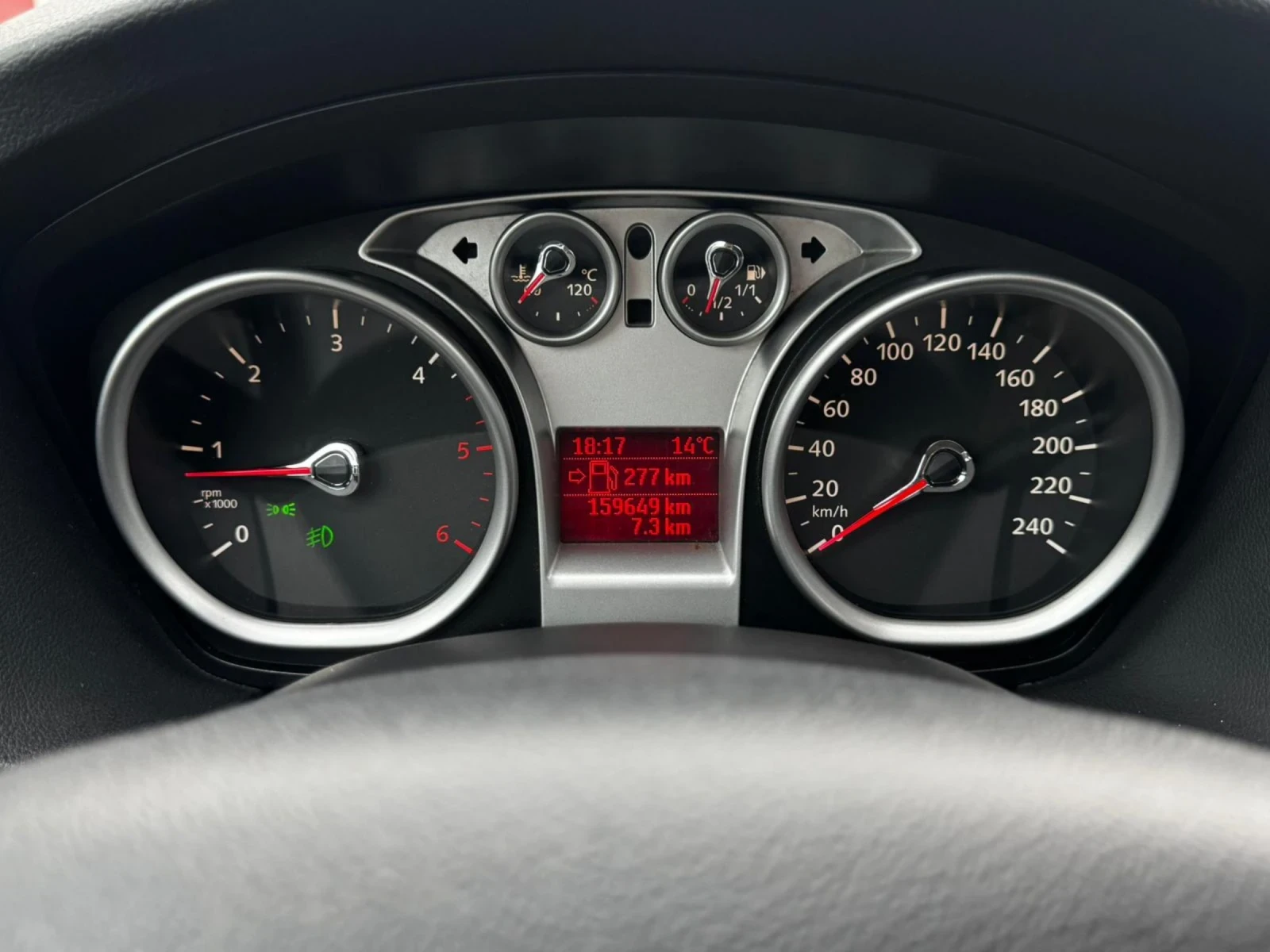 Ford Focus 1.6TDCi, АВТОПИЛОТ, КЛИМАТРОНИК, ТЕГЛИЧ, FULL , снимка 14 - Автомобили и джипове - 54155248