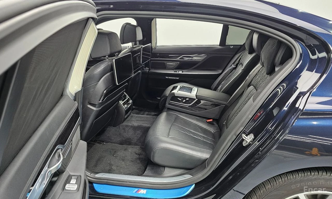 BMW 740 M* SPORT* XDRIVE* ХЕДЪП* ОБДУХВАНЕ* МАСАЖ* ДИСТРОН, снимка 14 - Автомобили и джипове - 54415516