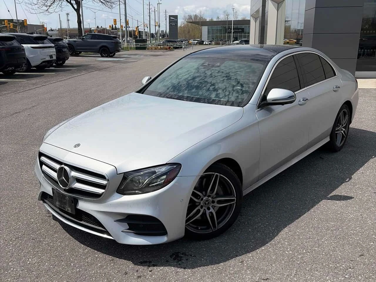 Mercedes-Benz E 300 CARFAX, снимка 2 - Автомобили и джипове - 54455558